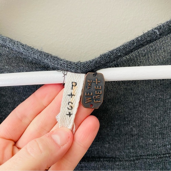 Free People V-Neck Long Sleeve Wrap Style Top Gray Sz Small - Picture 4 of 11